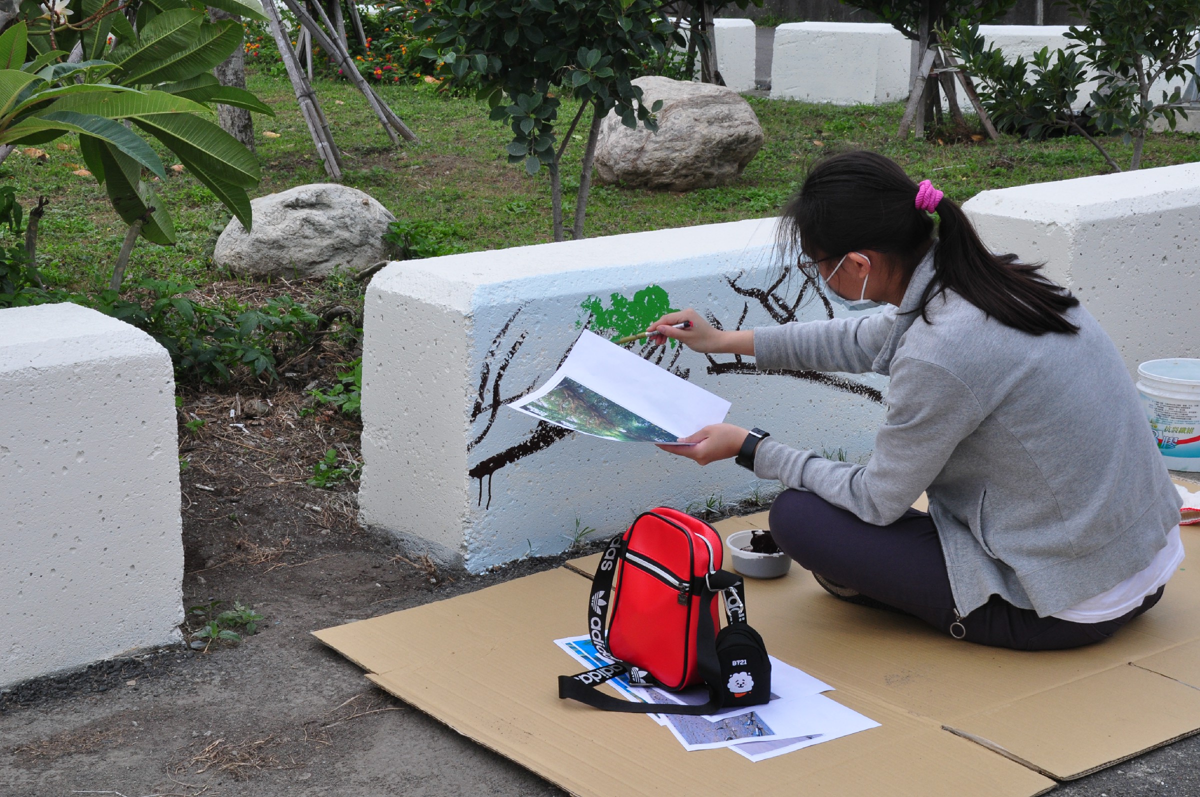  媽祖宮里龍⿂公園⽯墩彩繪